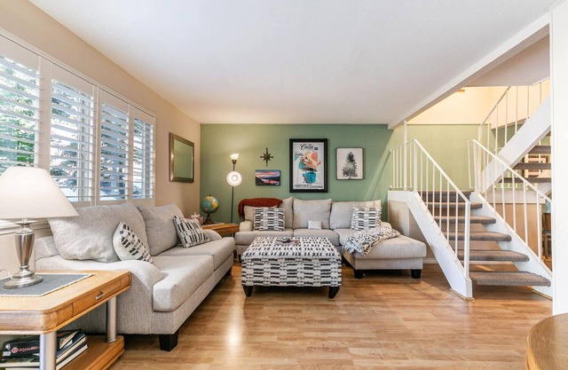 Walk to beach, HOA amenities - 3 Bears, Tahoe City,