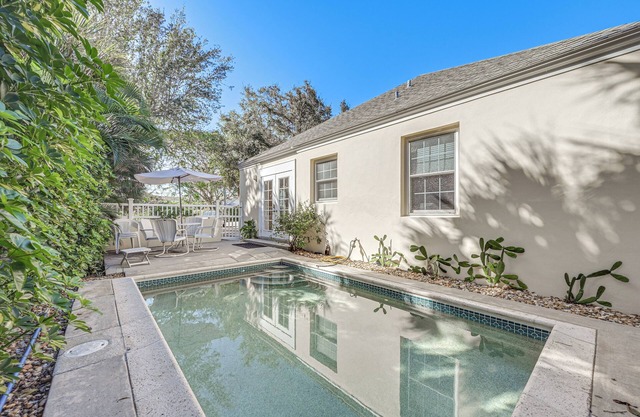 Walk to Beach: Old Naples Escape w/Private Pool!