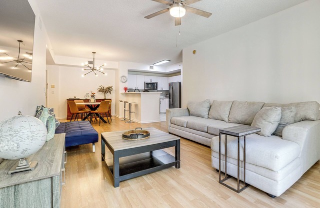 Walk to CityPlace & Clematis Street: Condo w/Pool