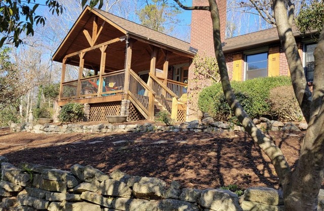 Walk to Downtown, Campus, and Stadium! Book Now!