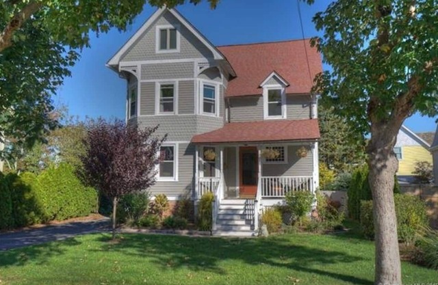Walk to downtown! Ideal location for Mystic adventures.