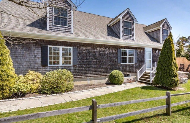Walk to Edgartown Wharf - Upgraded Vineyard Home with A/C and Outdoor Area