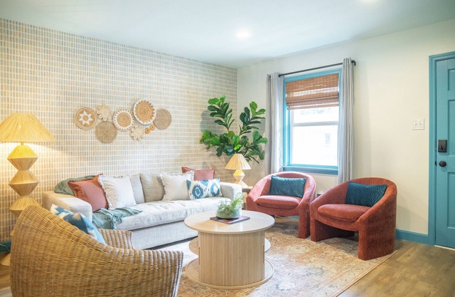 Walk to Front Beach, Eco-Friendly, Pool, King Beds