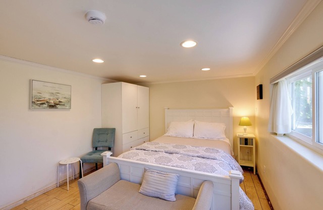 Walk to La Jolla Cove: Dtwn Cottage w/Ocean View!