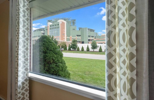 Walk to Lambeau Field, Resch Center and Titletown District!