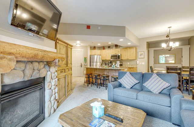 Walk to Lifts: Copper Mtn Condo in Center Village!
