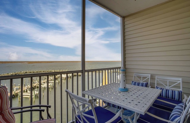 Walk to Main St: Condo w/Pool Access in Crisfield