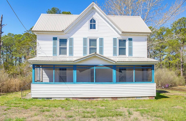 Walk to Main Street: Family-Friendly Crisfield Gem