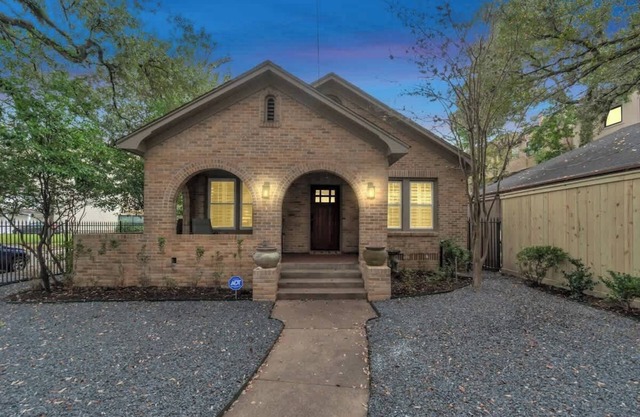 Walk to Museums Apartment - Near Med Center, DT, Rice, & UH