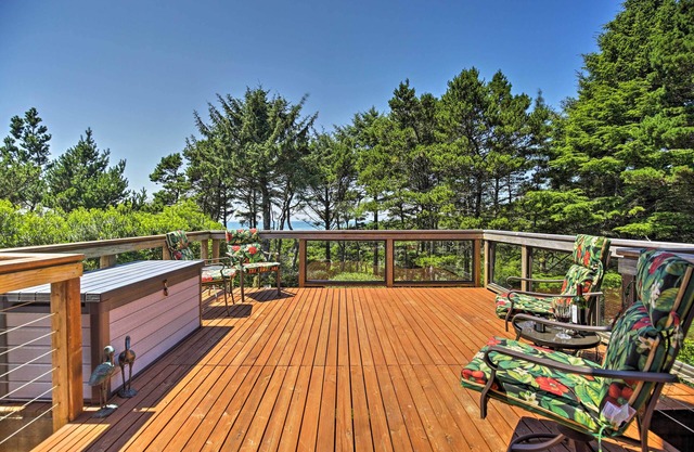 Walk to Ocean: Home w/Hot Tub in South Beach!