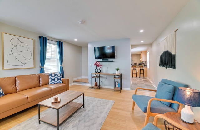 Walk to Parks & Dining: Cozy Canandaigua Home!