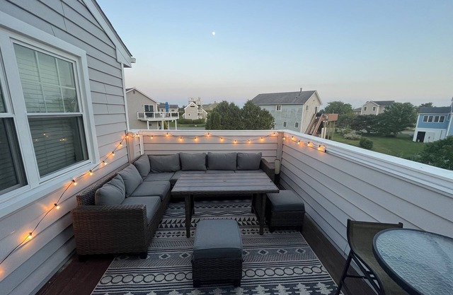 Walk to Roger Wheeler! Awesome 6 bdrm Home!