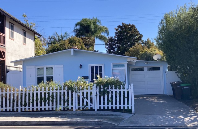 Walk to shops, restaurants and beaches from Casa Mariposa!