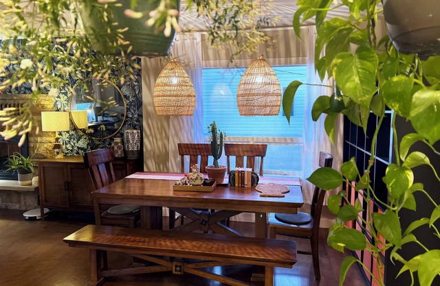 Walk to The Landing & Lake from a Charming 1929 Bungalow