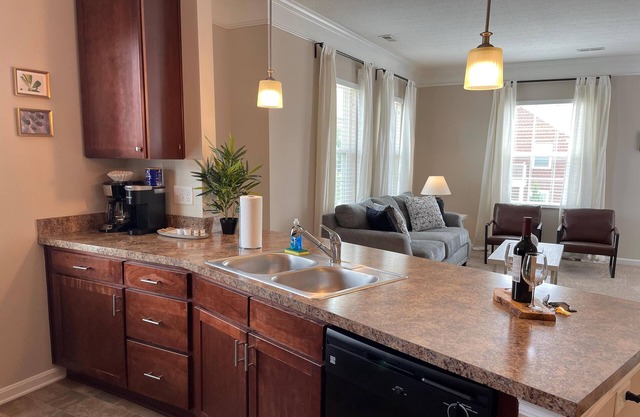 *Walk To The Park*2BR*Washer+Dryer*Pool*Gym
