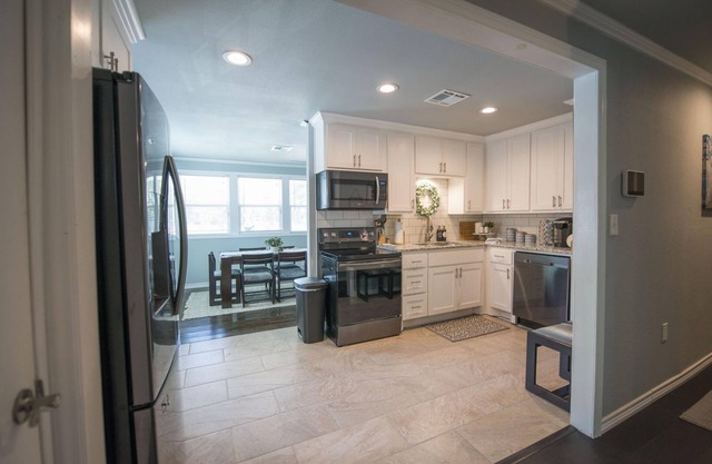 Walk to the Silos 3 Bed 1960 s Bungalow Near Baylor