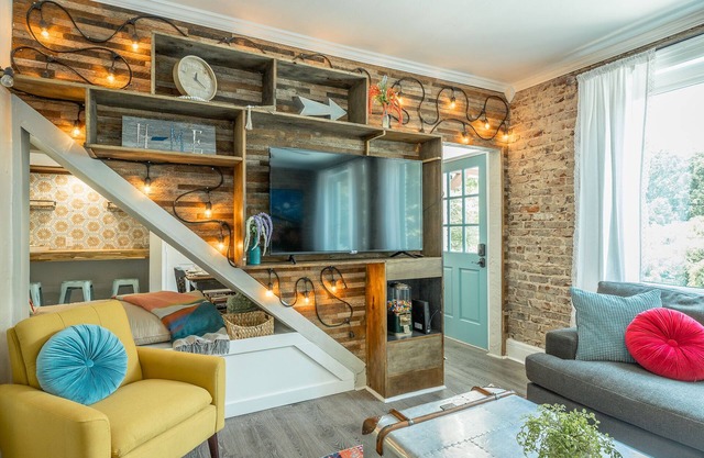 WALK to top Chattanooga action from this Fun Fabulous Family/Friend(ly) Home!