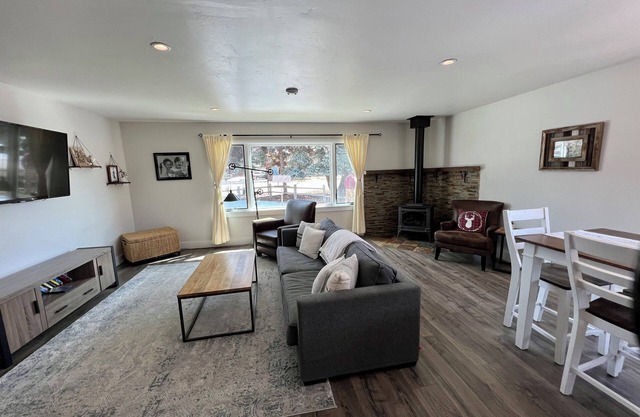 Walk to town - Eagle Home/Long Term