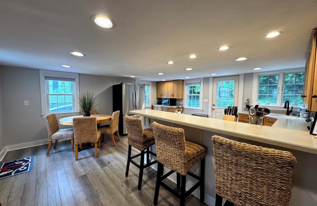 Walk to Town & Train, Rockport Beaches & Shops – 3BR, AC, Parking