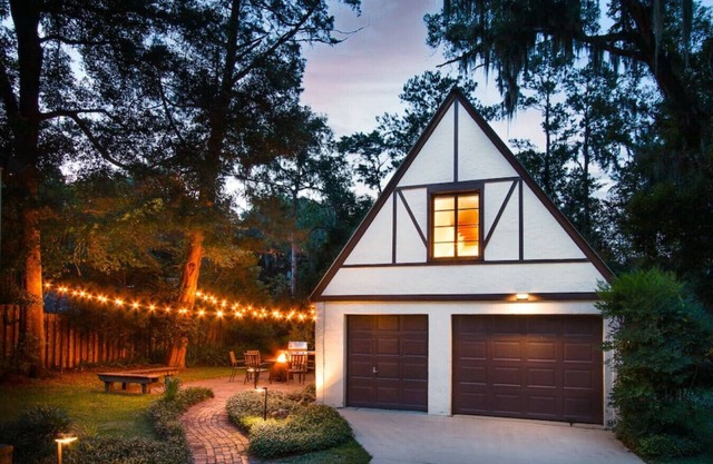 Walk to UF! Historic King Bed Loft w/Private Deck