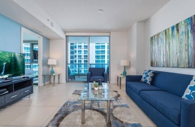 Walk to Waterfront Parks & Beaches | Pool w/Hot Tub | North Shore