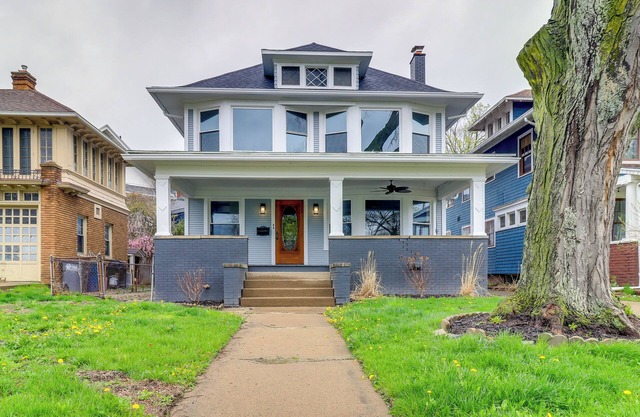 Walkable Apt: 4 Mi to Downtown Toledo!