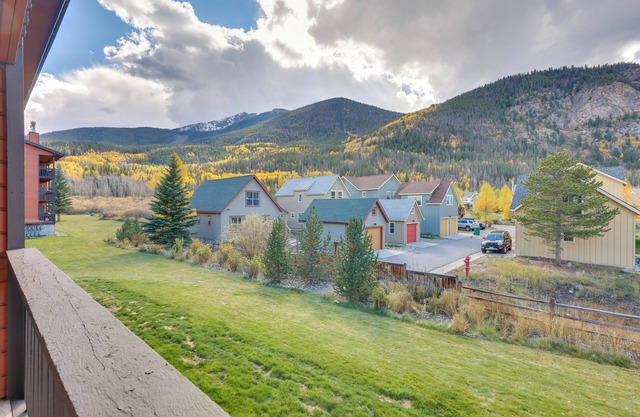 Walkable Frisco Condo: Mtn Views & Shared Hot Tub!