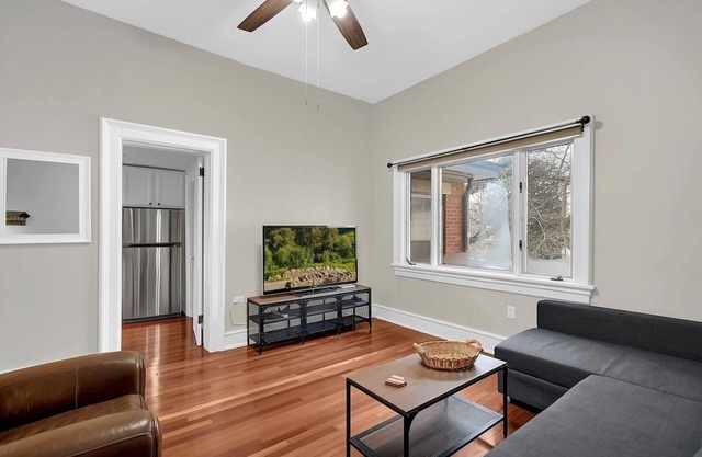 Walkable Short North Retreat | King Bed + CrossFit