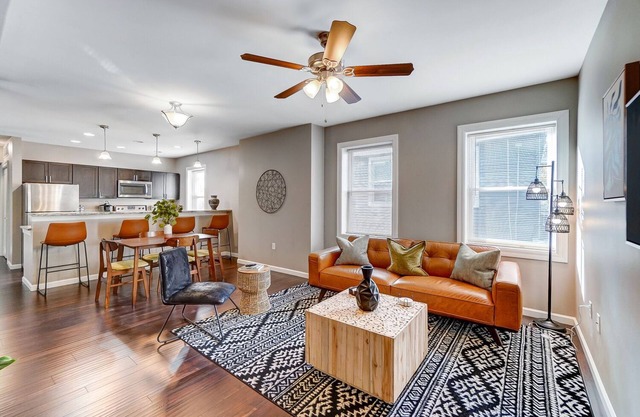 Walkable to Oakley Square-Newly Renovated-King Bed
