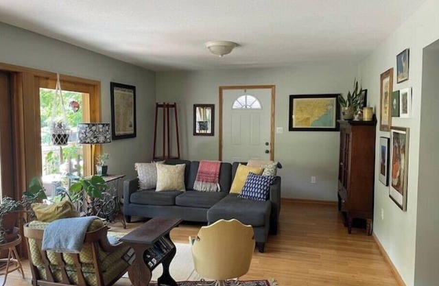 Walkable Westside Home - Quiet, Cozy, Relaxing