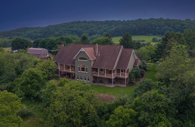 Walker Lake Lodge | Right Near Walker Lake + Hot Tub!