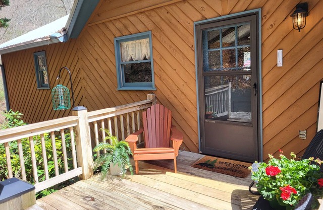 Walkers Mountain Retreat in Sky Valley! Dog Friendly!