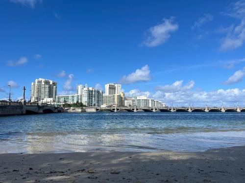 Walking beach distance studio in Miramar San Juan