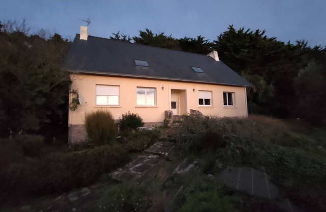 Walking distance from the beach, sea view, sleeps 14 Plouhinec 29 south