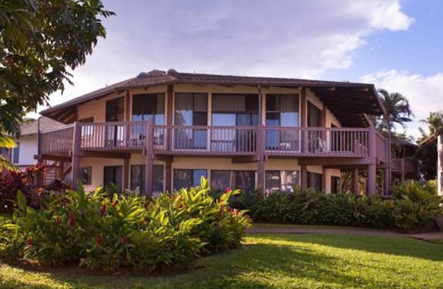 Walking Distance to Anini Beach Trailhead, Princeville Park, and Shopping Center