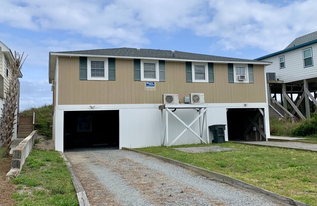 Wall Cottage- North. Cozy oceanfront duplex with covered deck and ocean views