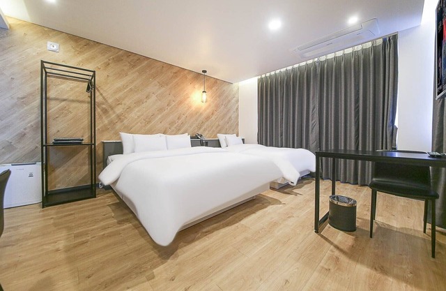 Wall Hotel Cheonan Cheongsu
