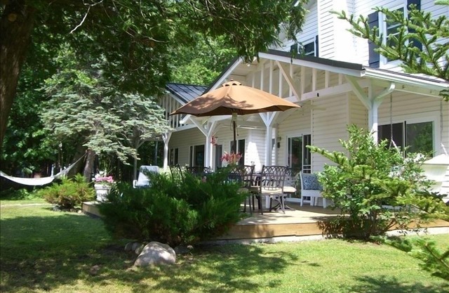 Walloon Lake Gold Coast - Three season cottage right on the water!