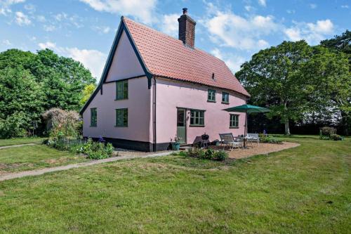 Walnut Cottage - Suffolk