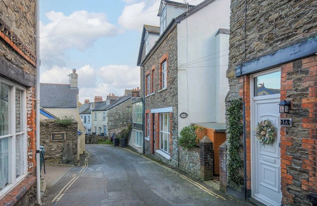 WANDERER’S REST, pet friendly, character holiday cottage in Lynton