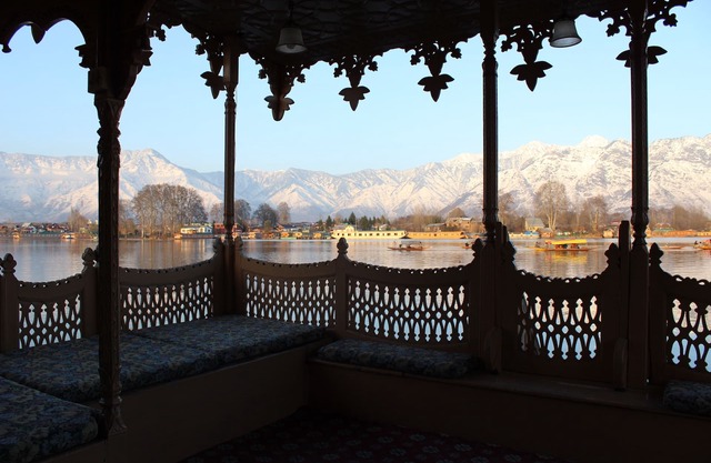 Wangnoo Houseboats