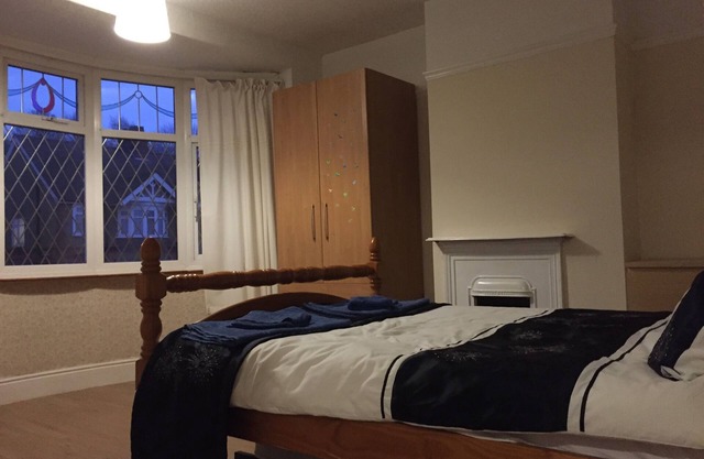 Wardown House, walks to parks, lake and Museum. 10 min London-Luton Airport.