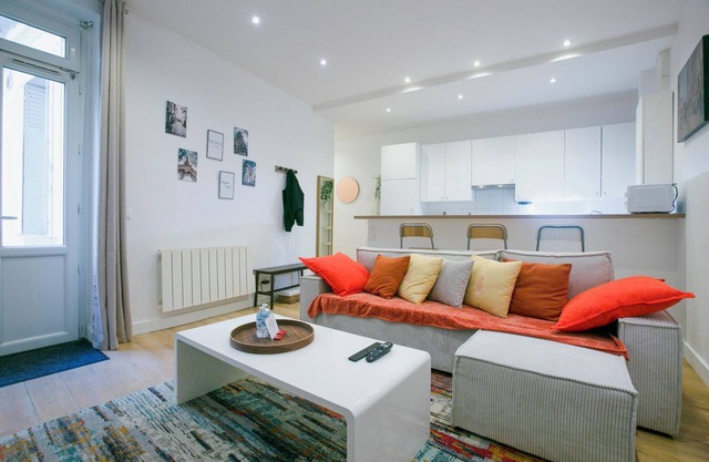 Warm 2 Bedrooms Apartment - C38