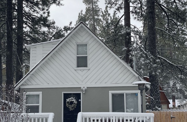 Warm & Cozy Big Bear Mountain Cottage | X-Box, FirePit, Cornhole