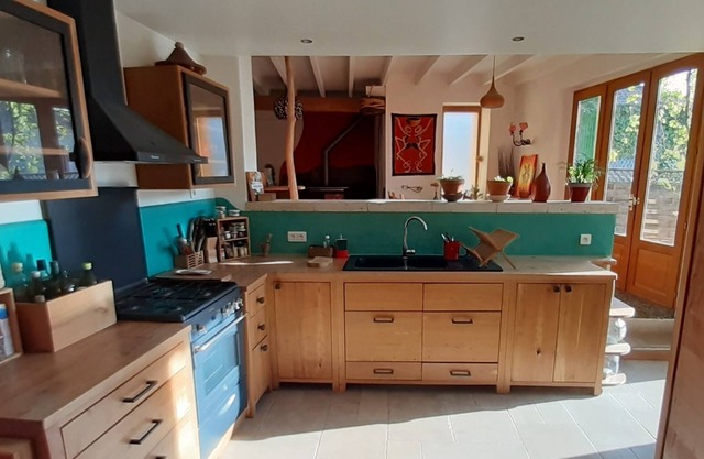 Warmth from the woods of the Quercy region Naturally cool, eco-friendly home