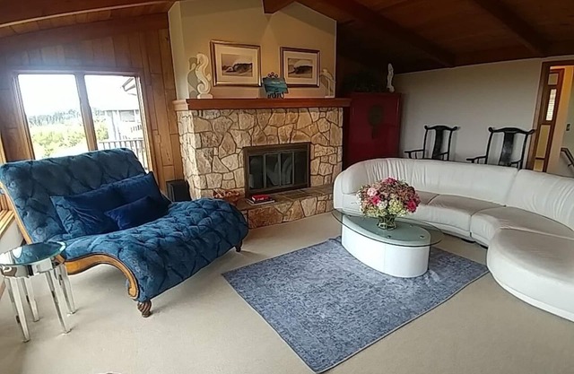 Warrenton Ore Beach Estate, Sleeps 8. Children under a certain age do not count.