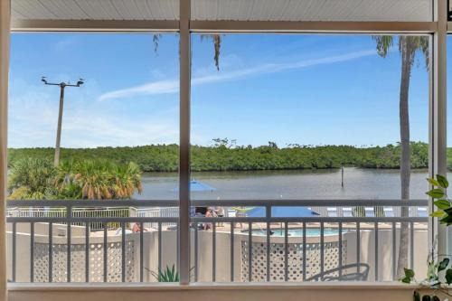 Watch the dolphins Large balcony Suite and heated pool
