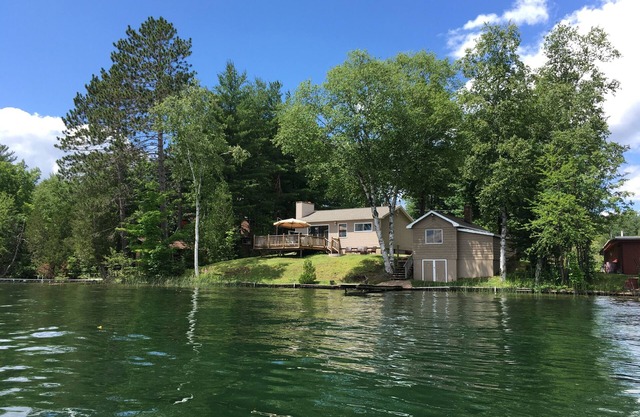Water Front Cabin on Beautiful West Bass Lake, Swim, Fish, Hunt, Boat