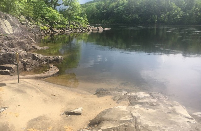 Waterfall Gorge-ous Home w 200+ feet of river frontage -10 mi to Lake George