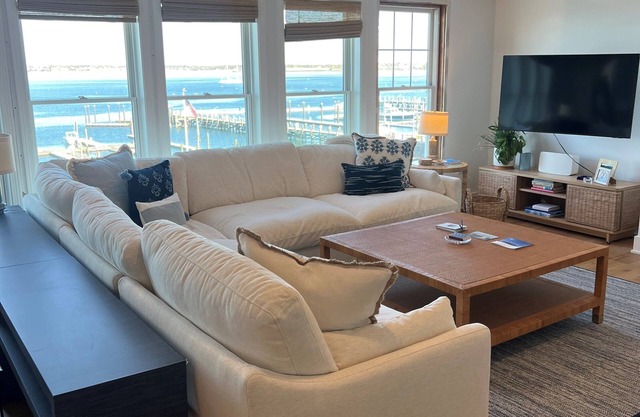 Waterfront 2 bdrm, 2 bath Condo in the Heart of Jamestown